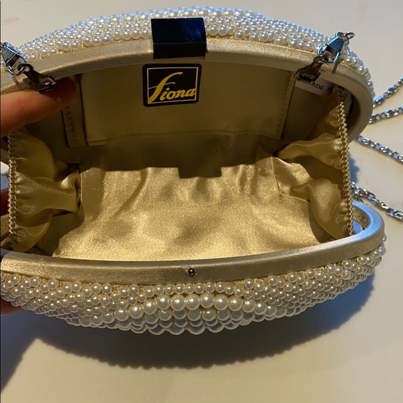 Fiona Evening Cluth - Picture 3 of 6